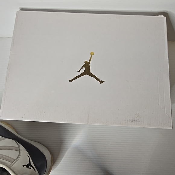 Womens 12 Air Jordan 11 Mid Neapolitan AR0715-101 - Picture 12 of 13